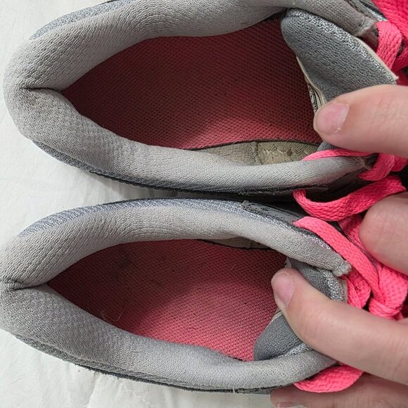 Nike Women’s Revolution 2 Athletic Shoes Size 9 Gray with Pink Laces - Picture 7 of 10